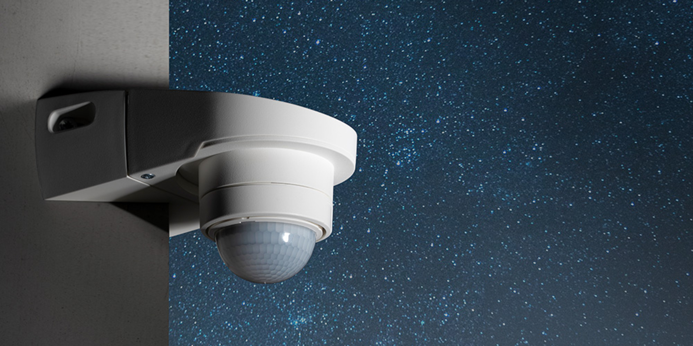 Bewegungsmelder 240° Grad bei Peter Warnicke Elektro in Hamburg