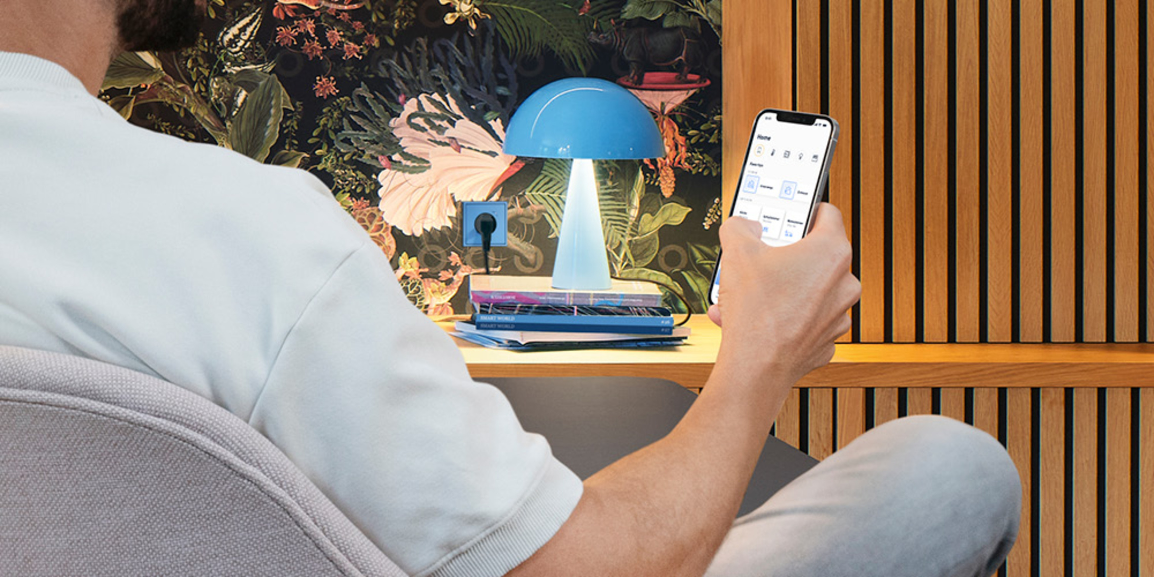 JUNG HOME bei Peter Warnicke Elektro in Hamburg